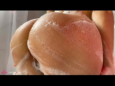 ❤️ Brunette o ipholla litho tsa botona kapa botšehali ho li khotsofatsa Pussy e nang le Vibrator ho ea ho Intense Orgasm in Shower Litšoantšo tsa bootsoa ka morao ❌️❤